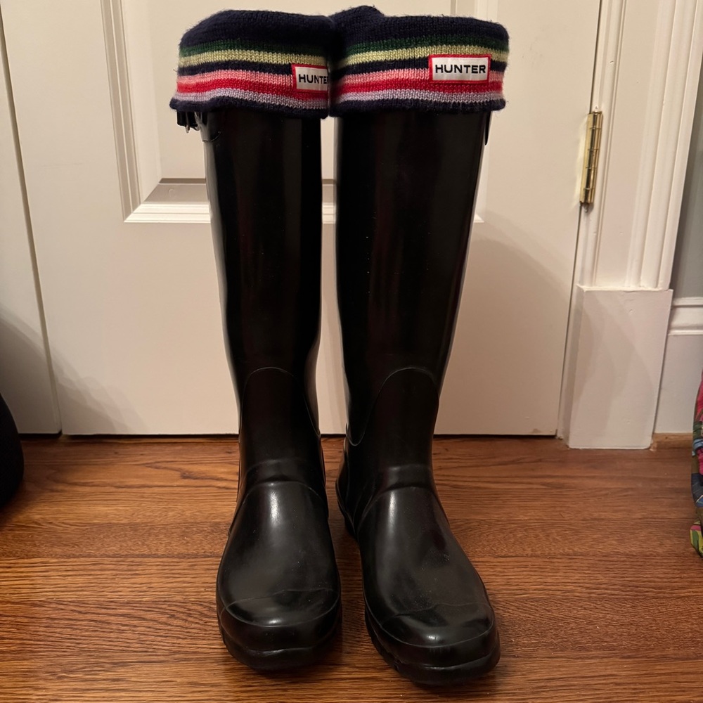 Hunter Black Boots with Multicolor Boot Socks